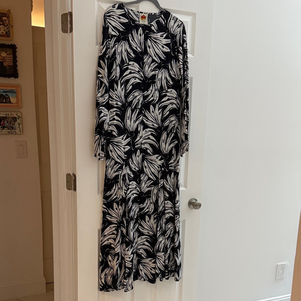 NWT without tags FARM Rio Black and White Leaf Print Dress